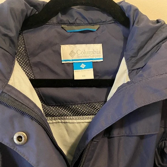 Columbia Belted Rain Jacket in Navy - Picture 3 of 9